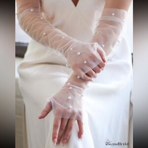 Pearl Tulle Bridal Gloves